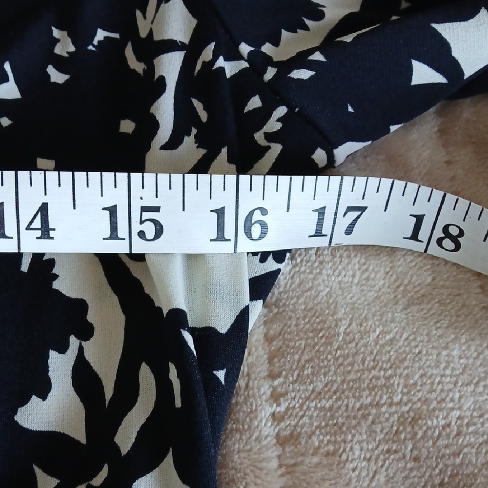 Max Studio Black and Cream Floral Blouse - Picture 10 of 14